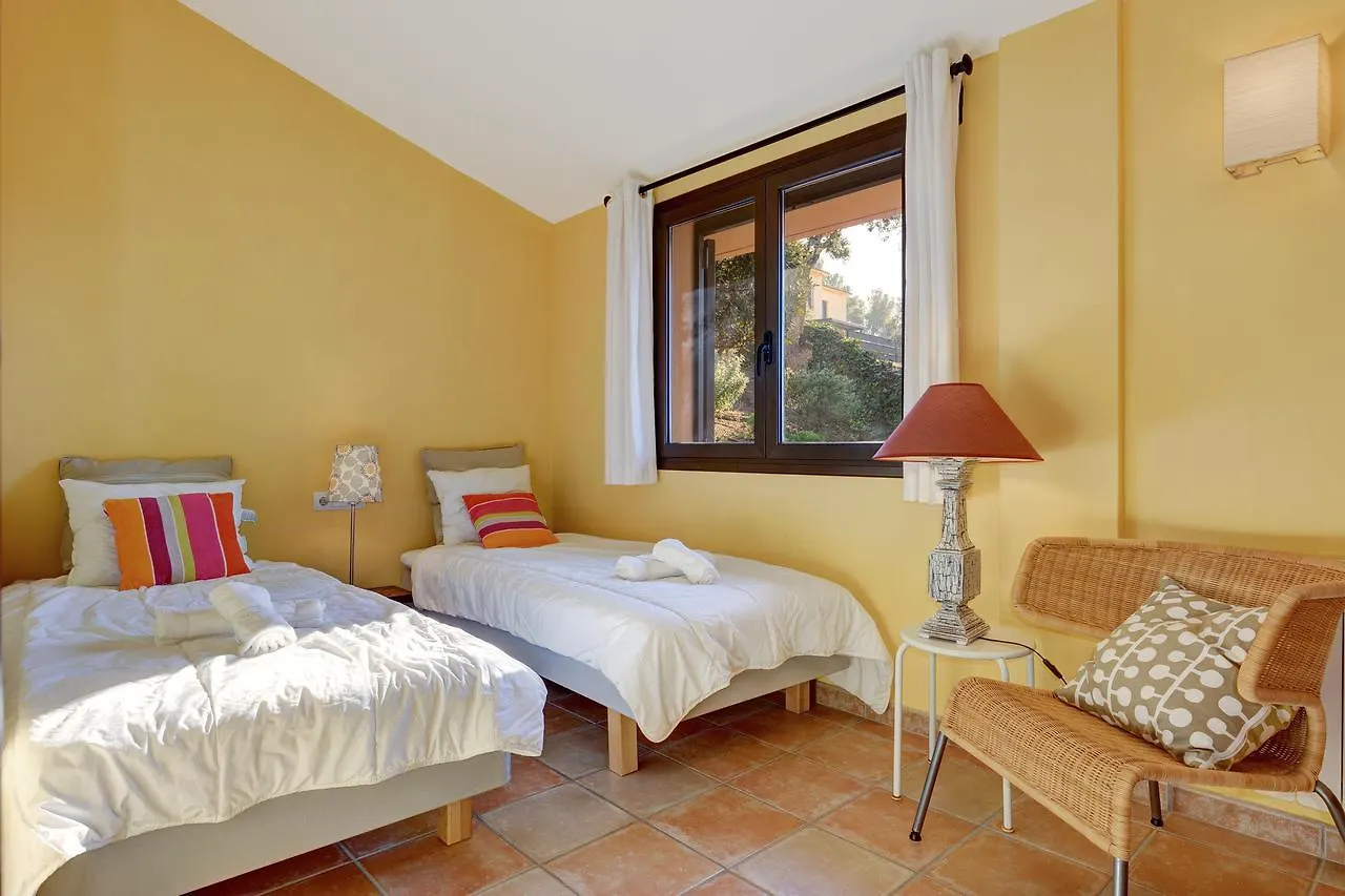 Roure Villa Tamariu 0*,